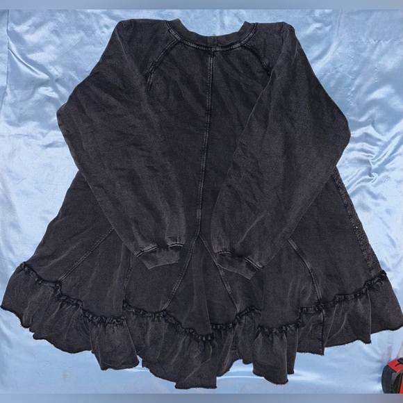 -Free People Eva Sweatshirt In Washed Black
-Size Small - Picture 5 of 6